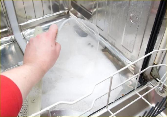 Přehled prostředků na mytí nádobí: jaký si vybrat, jak na to