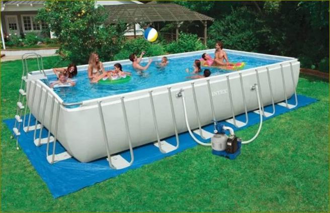 Nafukovací bazény se skluzavkou pro děti na chatě