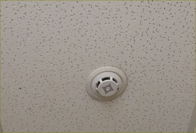 Skrytá instalace videokamery do stropu