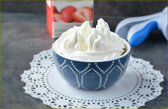 Recepty na zmrzlinu ve zmrzlinovači. Jak si vyrobit vlastní zmrzlinu s mlékem, smetanou a vejci nebo bez nich