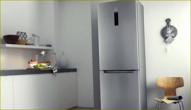 Obrázek chladničky Indesit v kuchyni