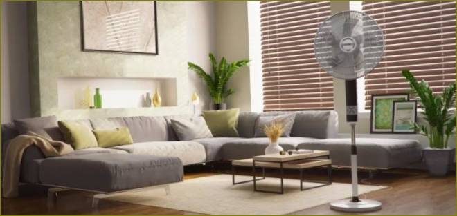 Podlahový ventilátor v obývacím pokoji