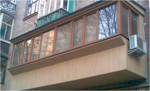 Klimatizace na zaskleném balkoně