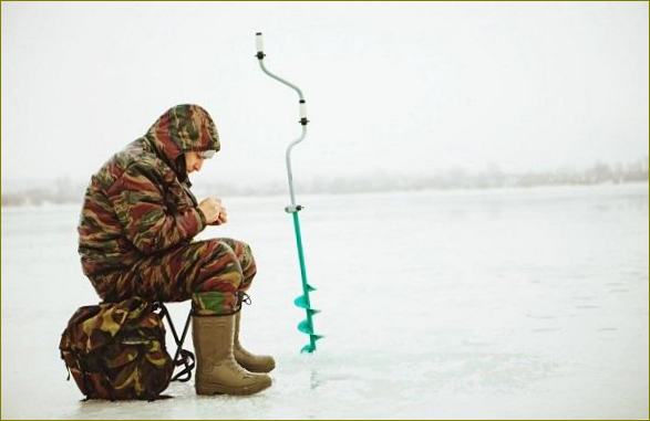 Rybář na ledě