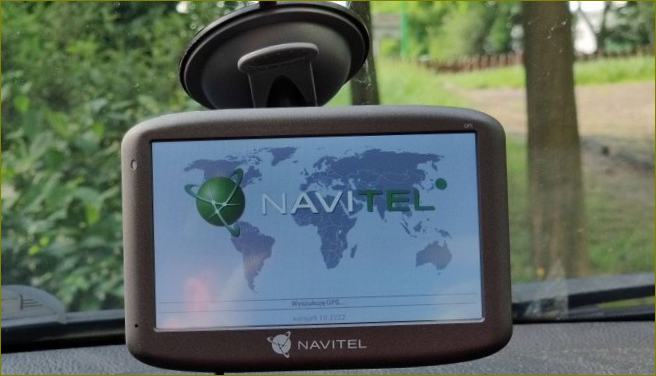 Nejlepší magnetický navigátor Navitel E505