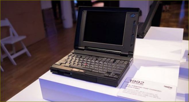 IBM Thinkpad 700C z roku 1992 v muzeu