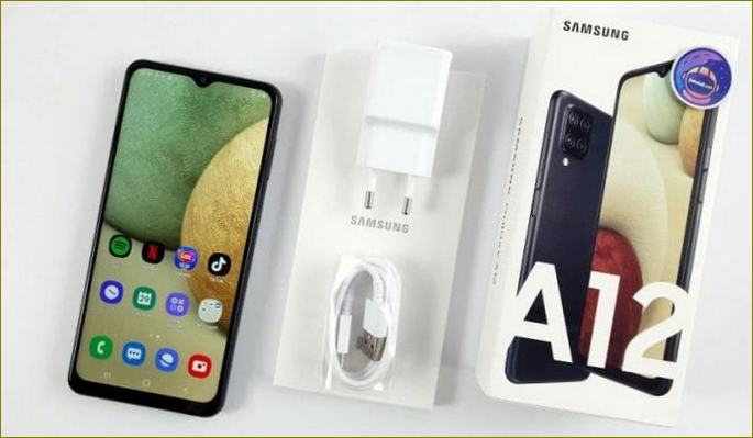 Vybalování levného smartphonu Samsung