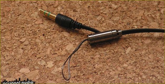 Sluchátka GAL MP 10 mají speciální pásek pro připevnění k mobilním přehrávačům nebo telefonům