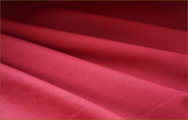 Bavlněná tkanina s teflonovou vrstvou vyžaduje zvláštní péči, protože je odolná proti znečištění a namočení