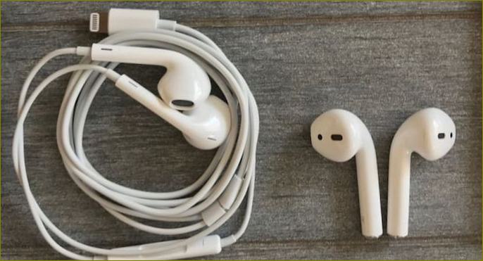 Sluchátka EarPods vs. bezdrátová sluchátka AirPods