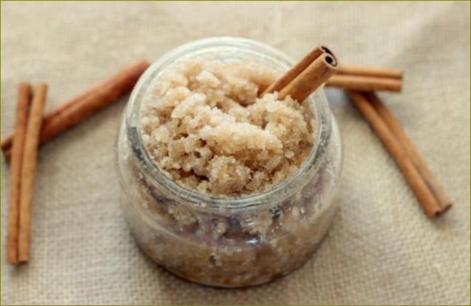 Scalp scrub doma: 15 nejlepších receptů pro vaše vlastní ruce