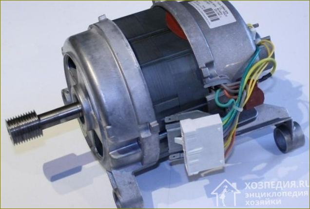 Zde je fotografie běžného komutátorového motoru pro pračku