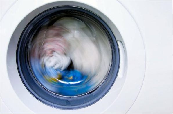 odstřeďování prádla v pračce