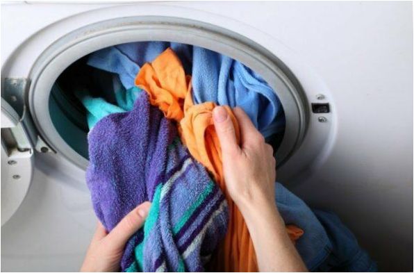 vyjmout prádlo z pračky
