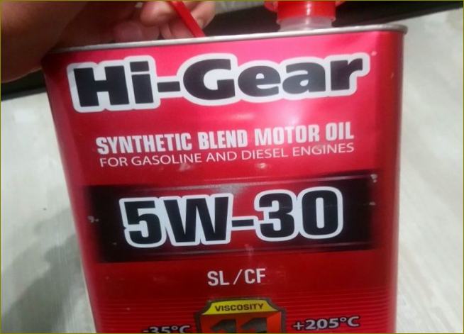 Motorový olej 5W30 Hi-Gear Synthetic Blend