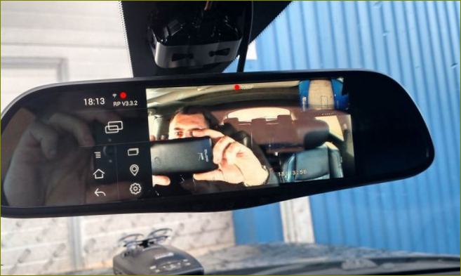 Videorekordér do auta s nahráváním ve voze