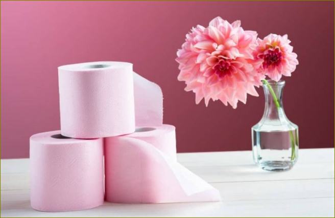 Růžový toaletní papír