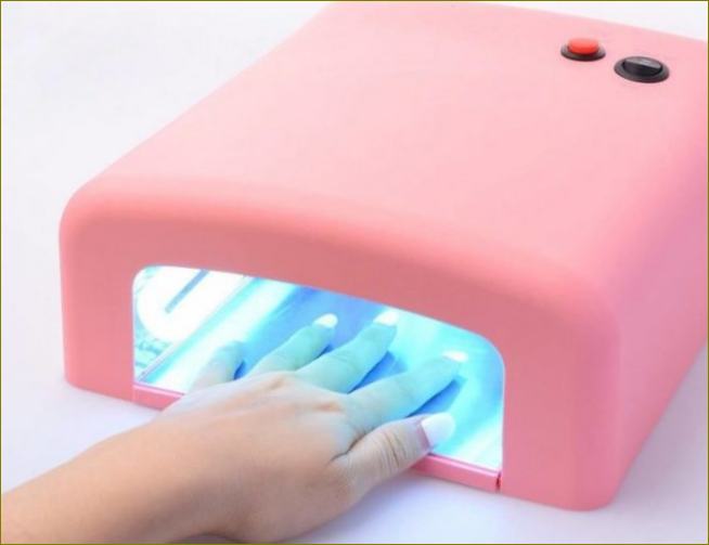Jak funguje ultrafialová lampa na sušení manikúrních nátěrů