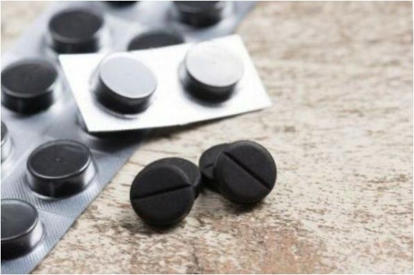 tablety s aktivním uhlím